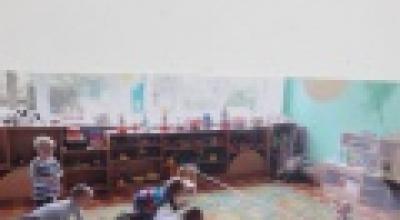 Способствует развитию согласованности речевых движений